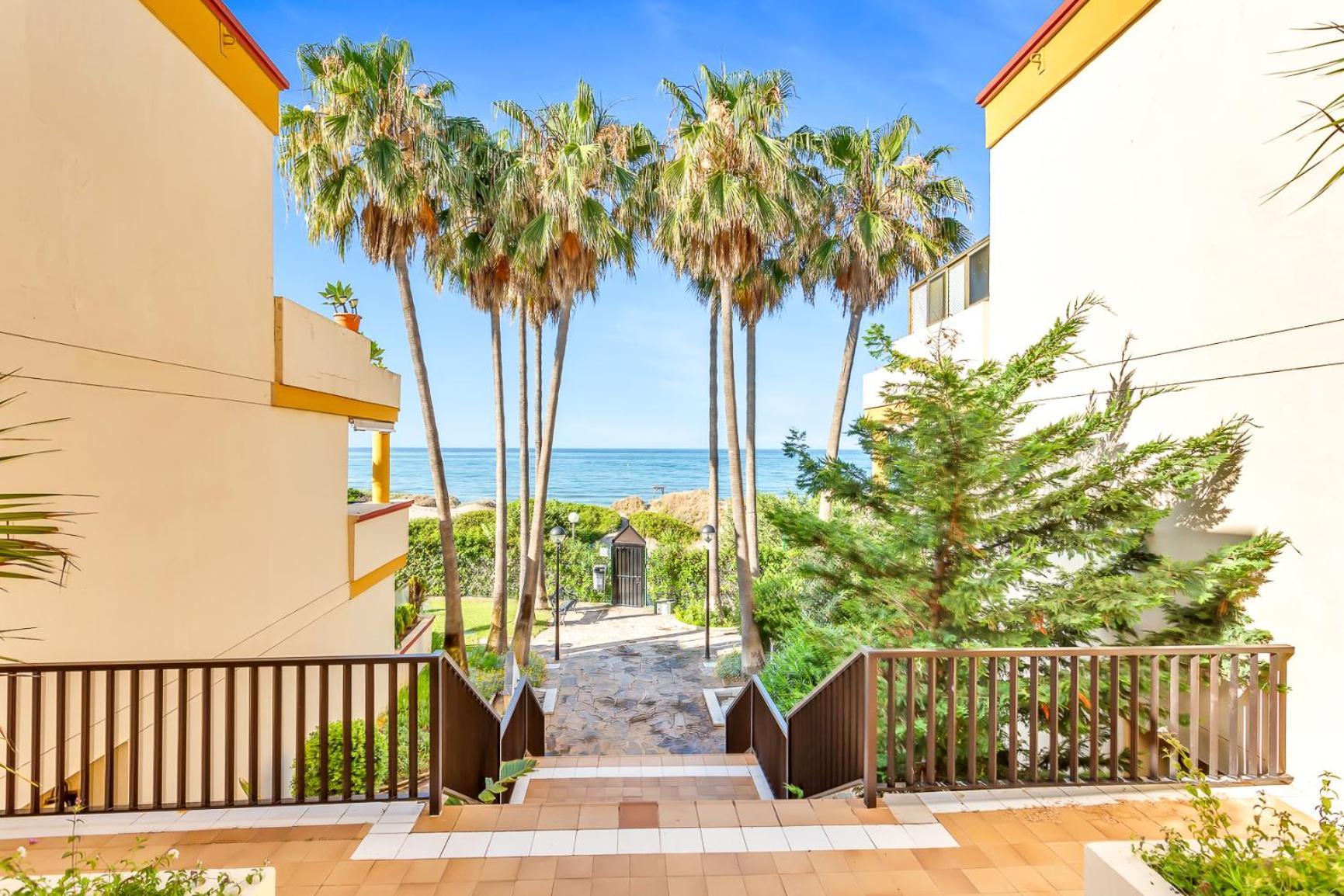 Modern Beach Apartment Romana Playa 723 In Marbella, Elviria Екстериор снимка